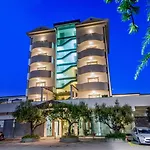 Arcom Palace Aparthotel 4*