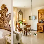 Arcom Palace Aparthotel 4*