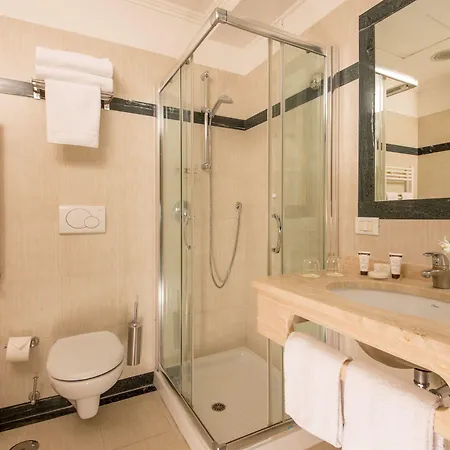 アパートホテル Arcom Palace ポメツィア