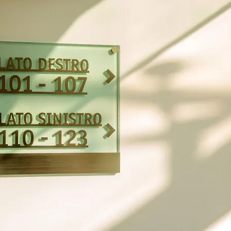 Arcom Palace شقة فندقية بوميتْسْيا