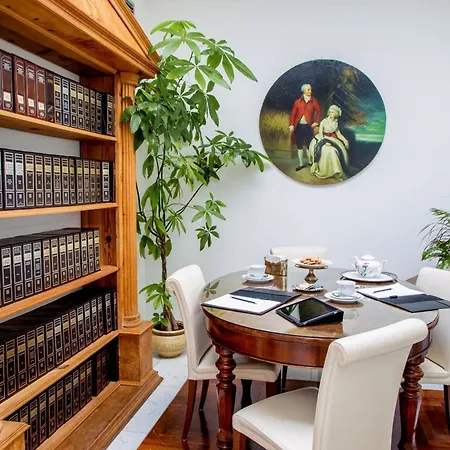 アパートホテル Arcom Palace 4*