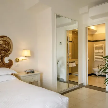 Arcom Palace Aparthotel 4*