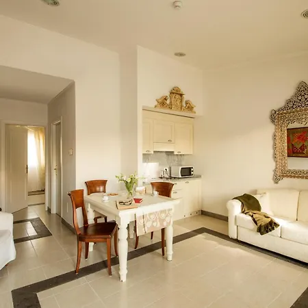 Arcom Palace