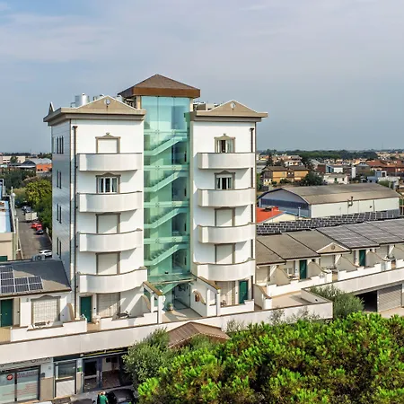 Arcom Palace Lägenhetshotell 4*