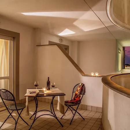 Arcom Palace Aparthotel 4*