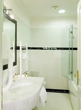 Arcom Palace Aparthotel 4*