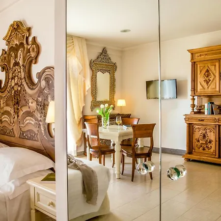 Arcom Palace アパートホテル