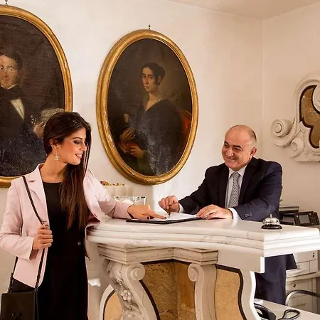 アパートホテル Arcom Palace