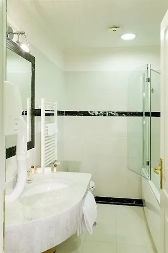 Arcom Palace Aparthotel 4*